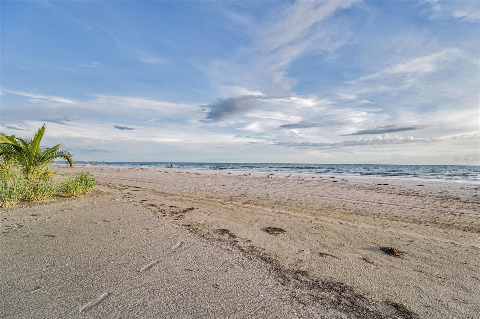 Listing photo id 4 for 16200 Gulf Boulevard