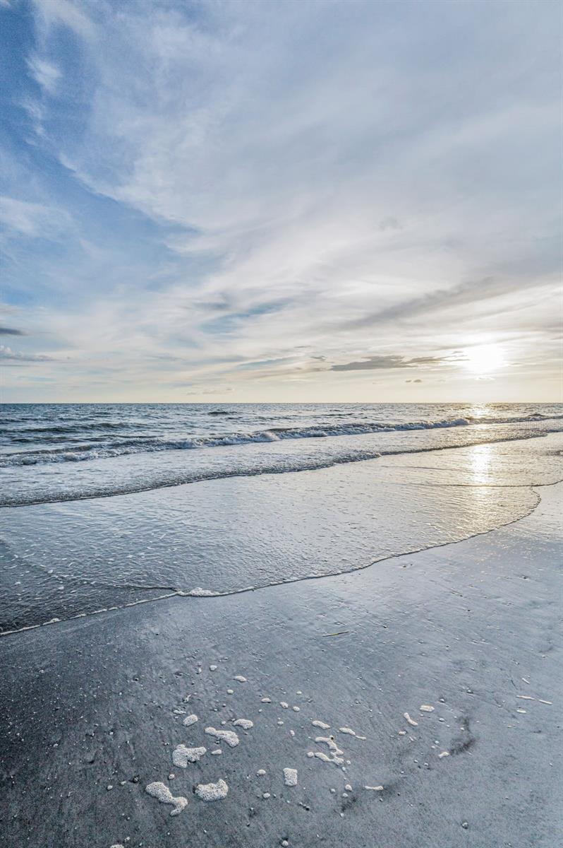 Listing photo id 5 for 16200 Gulf Boulevard