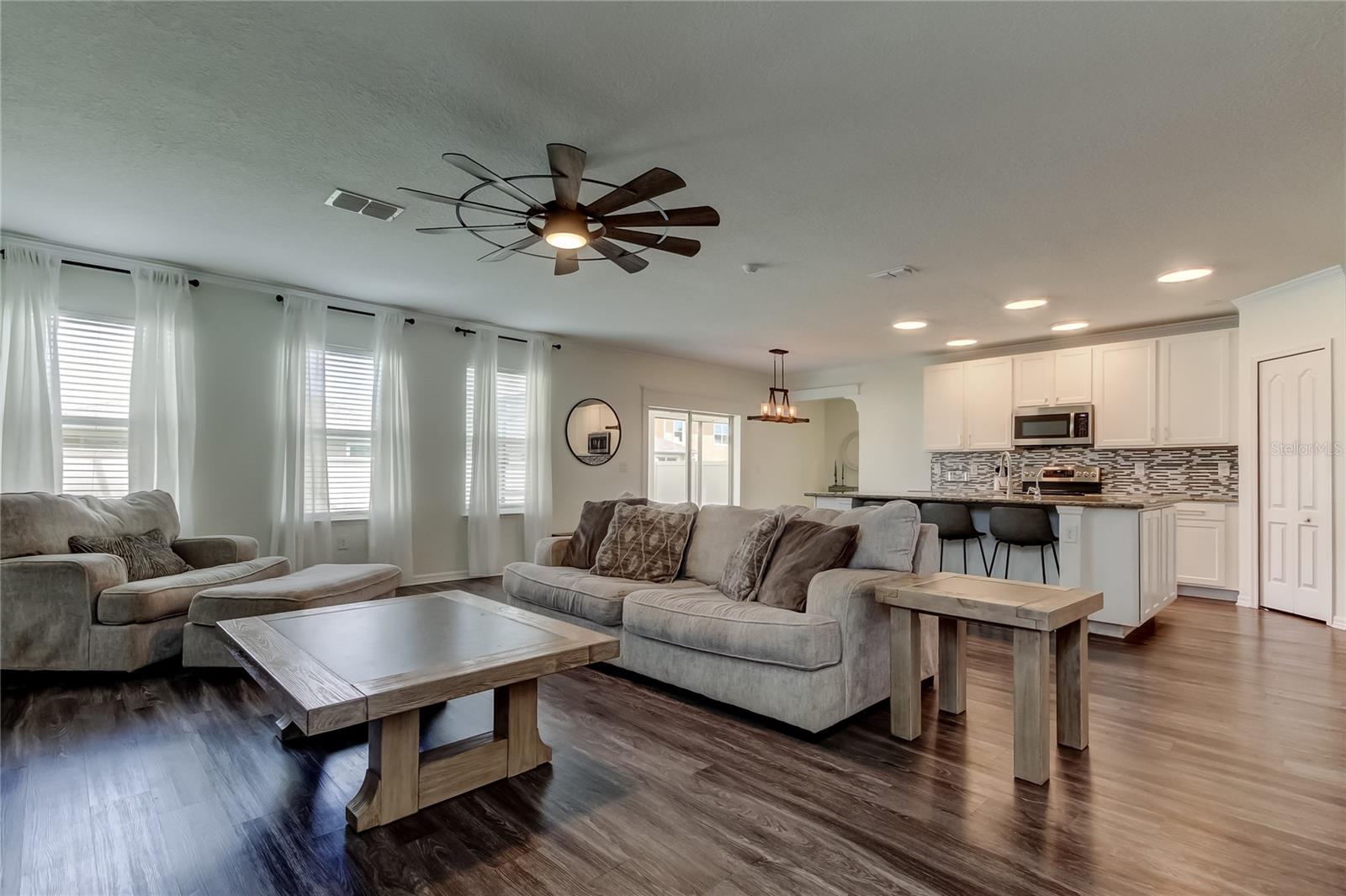 Listing photo id 8 for 30943 Parrot Reef Court