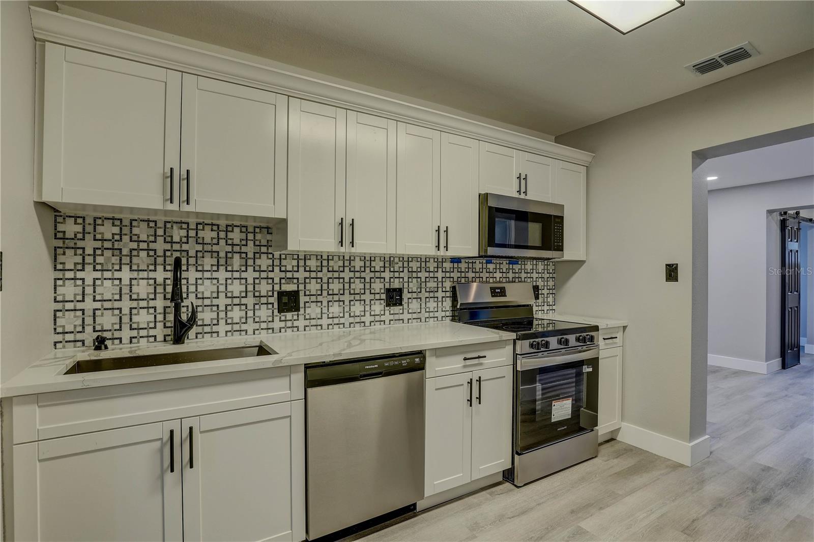 Image 13 of 74 For 3616 Lindell Avenue