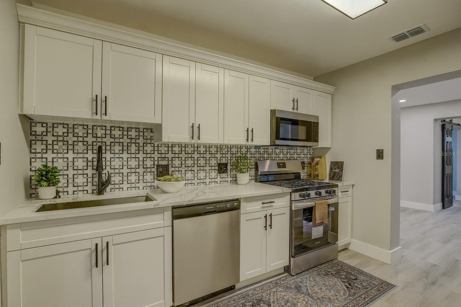 Image 4 of 74 For 3616 Lindell Avenue