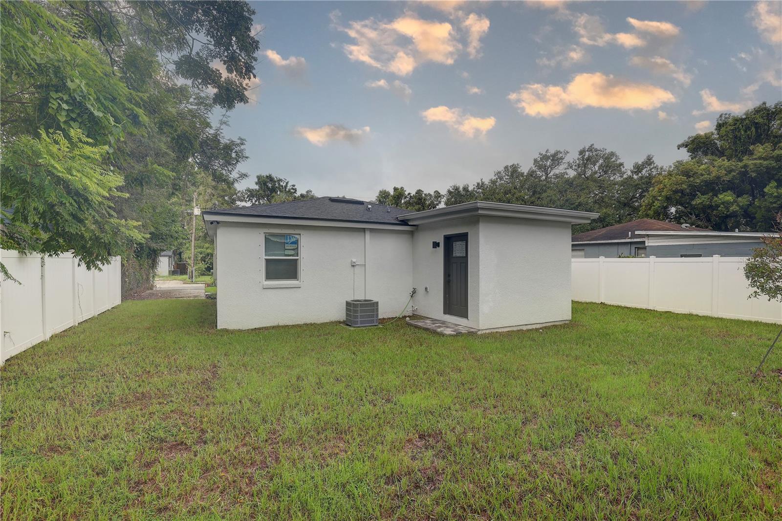 Image 60 of 74 For 3616 Lindell Avenue
