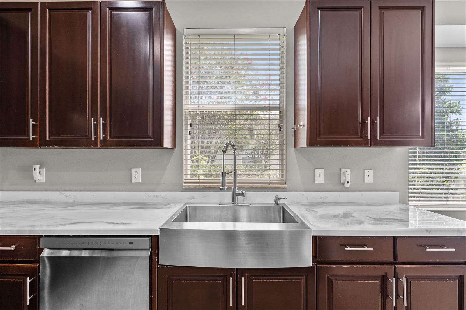 Image 10 of 53 For 5909 Wedgefield Drive