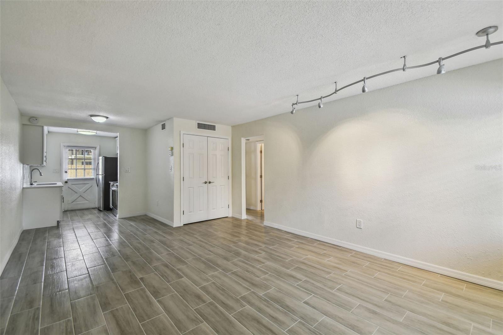 Image 17 of 26 For 208 Danube Avenue 101