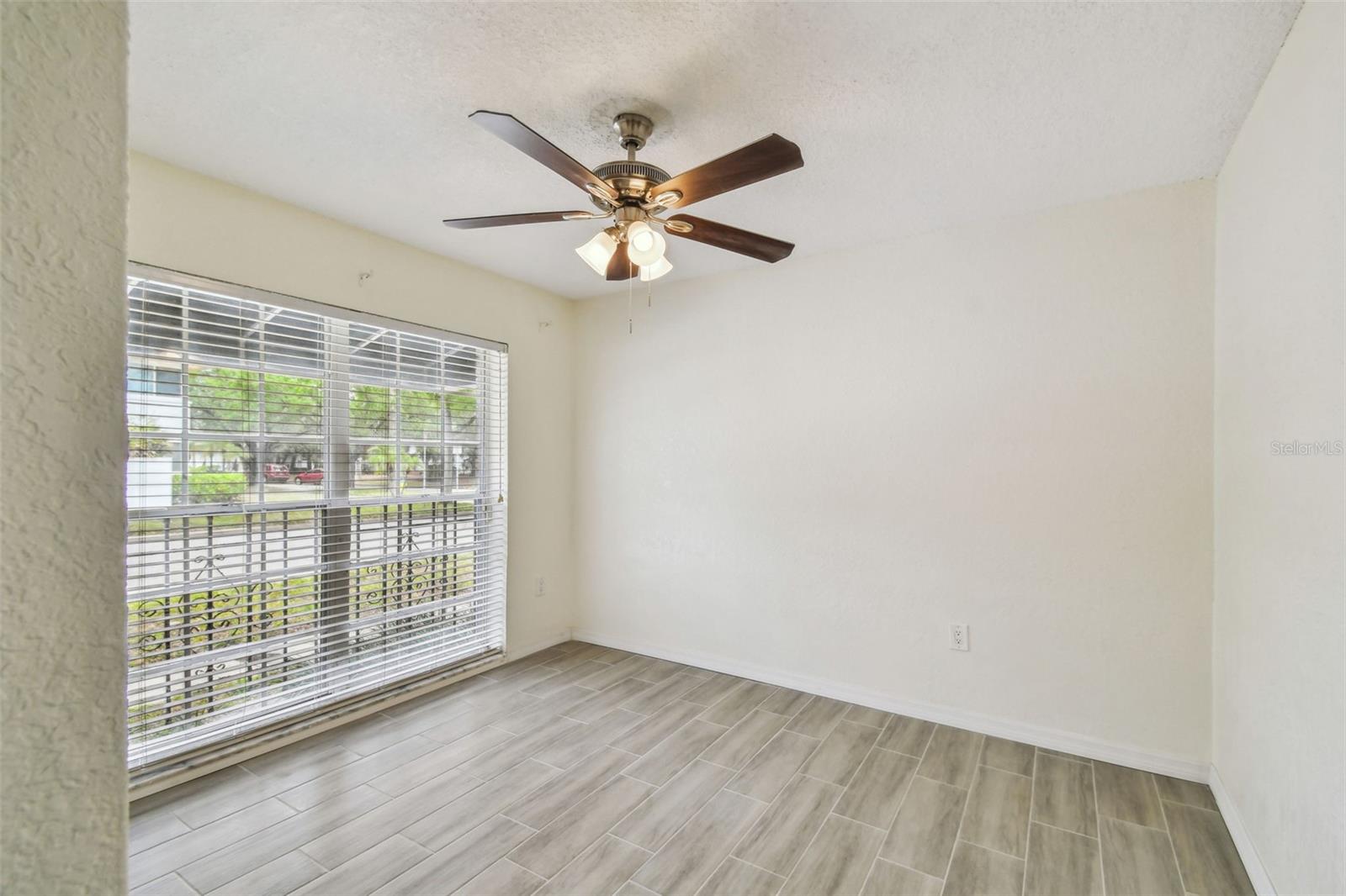 Image 23 of 26 For 208 Danube Avenue 101