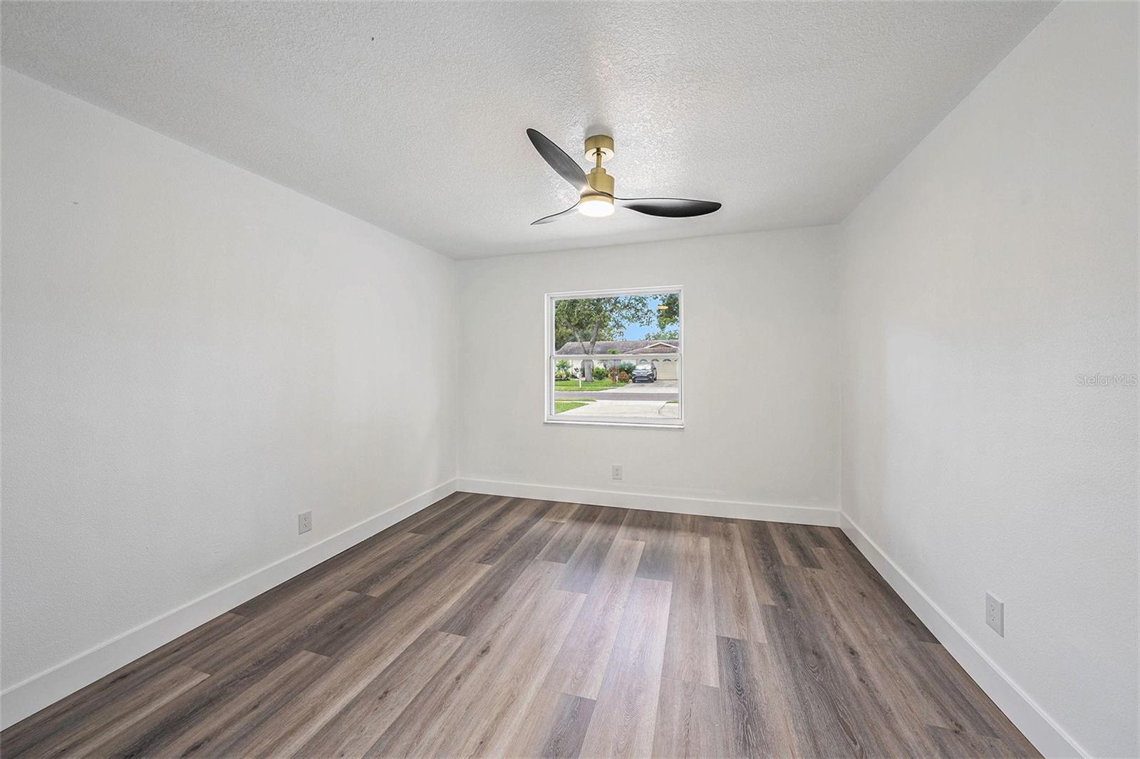 Image 15 of 23 For 433 Tangerine Drive