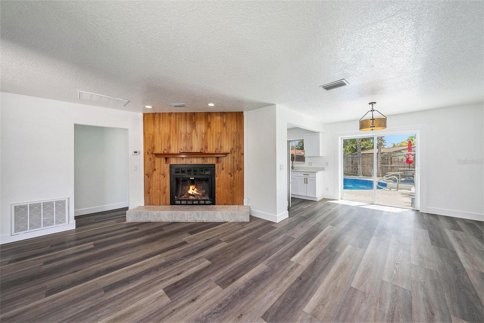 Image 4 of 23 For 433 Tangerine Drive