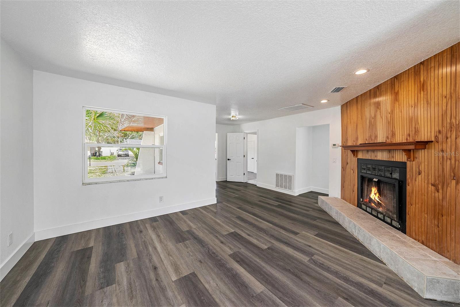 Image 5 of 23 For 433 Tangerine Drive