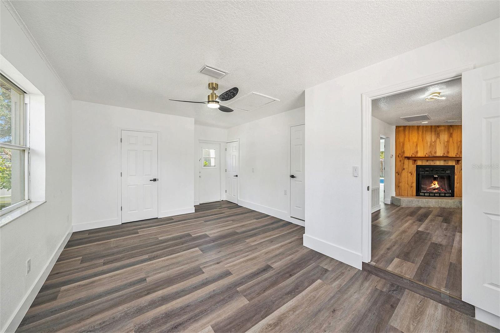 Image 6 of 23 For 433 Tangerine Drive