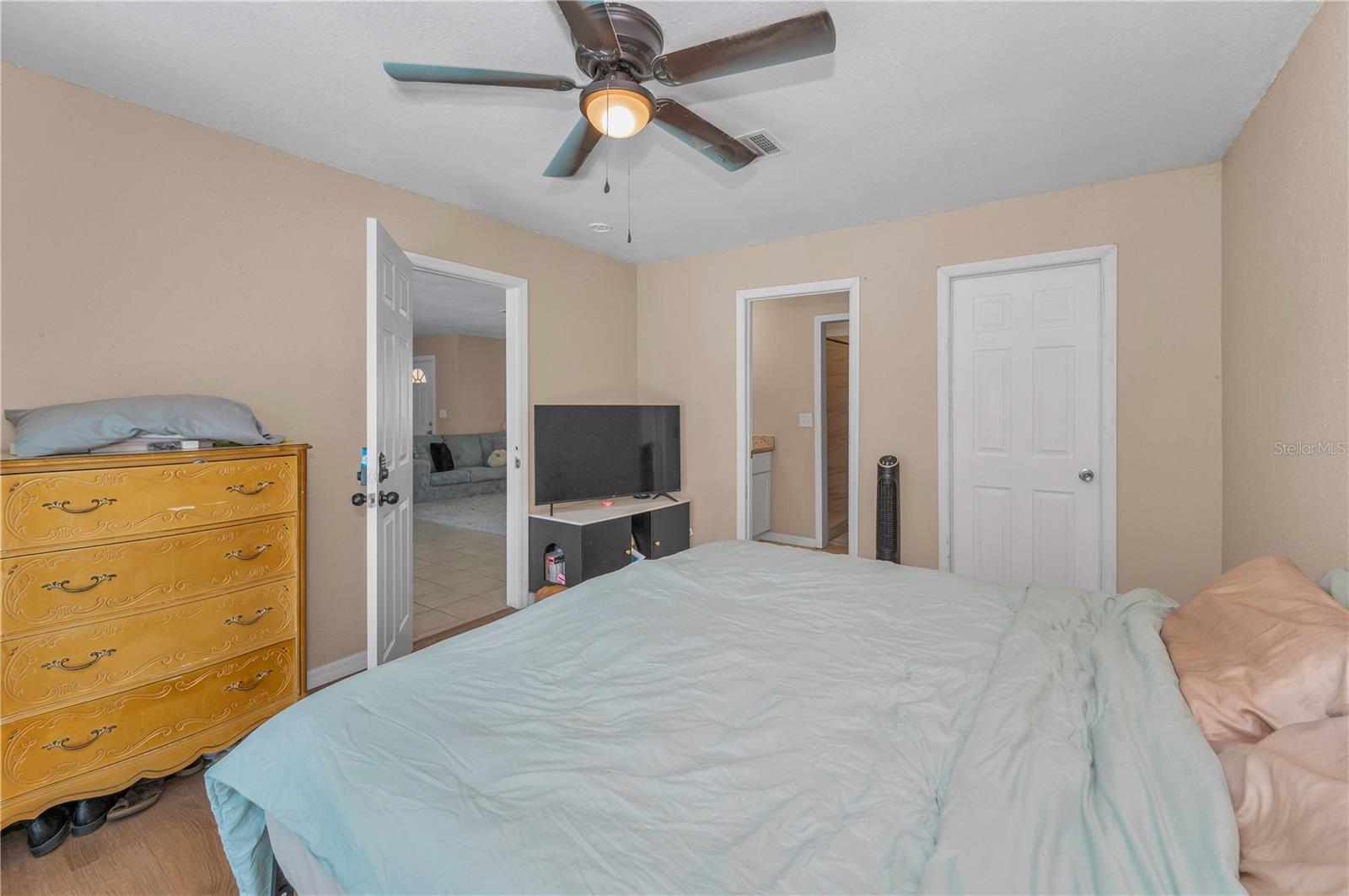 Image 26 of 42 For 11121 Peppertree Lane