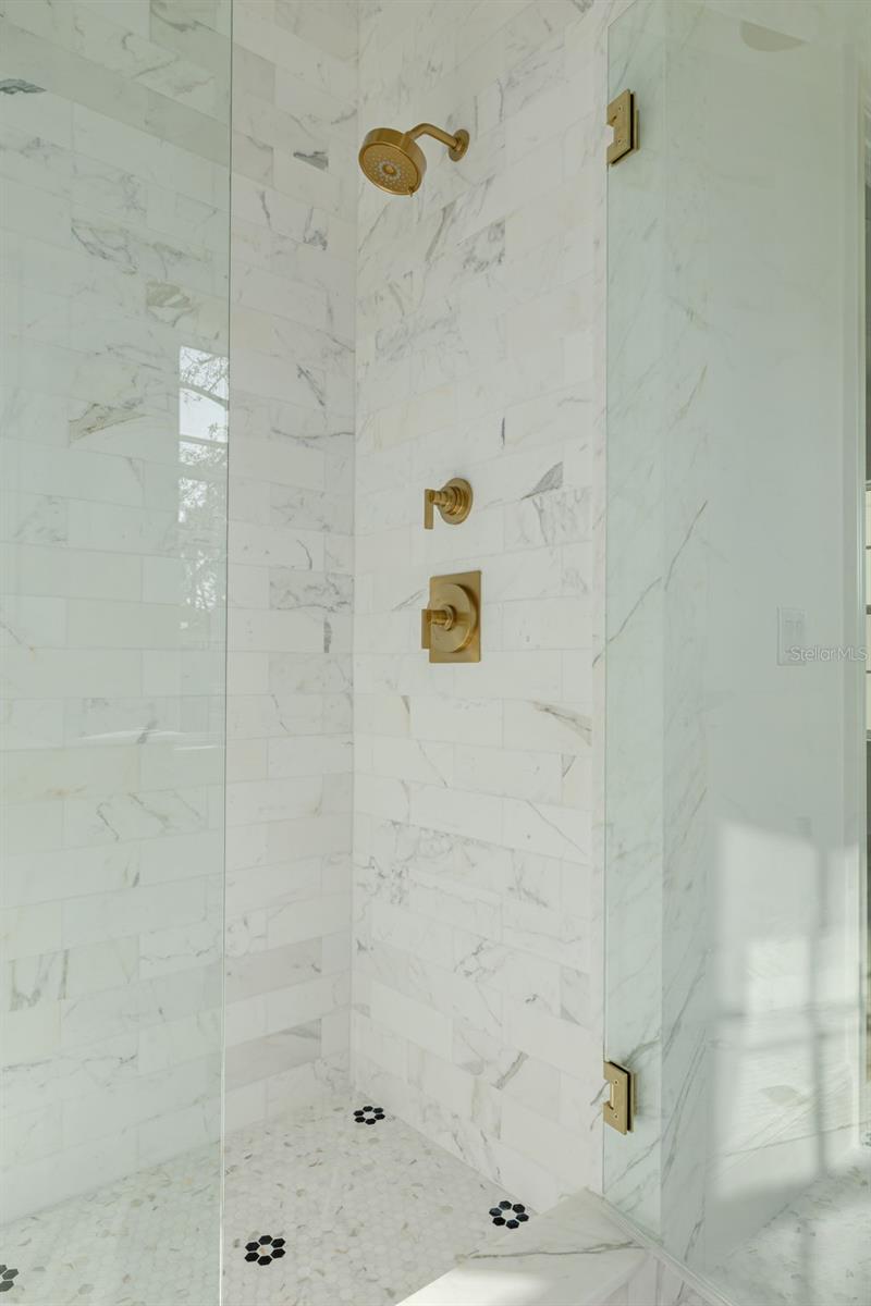 Listing photo id 28 for 705 17th Avenue Ne