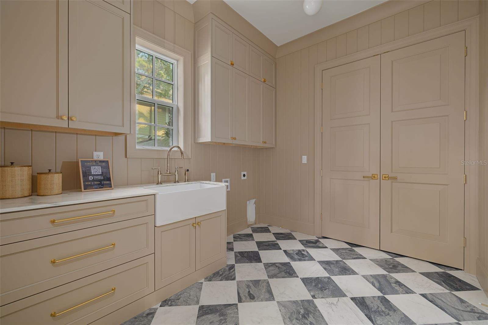 Listing photo id 29 for 705 17th Avenue Ne