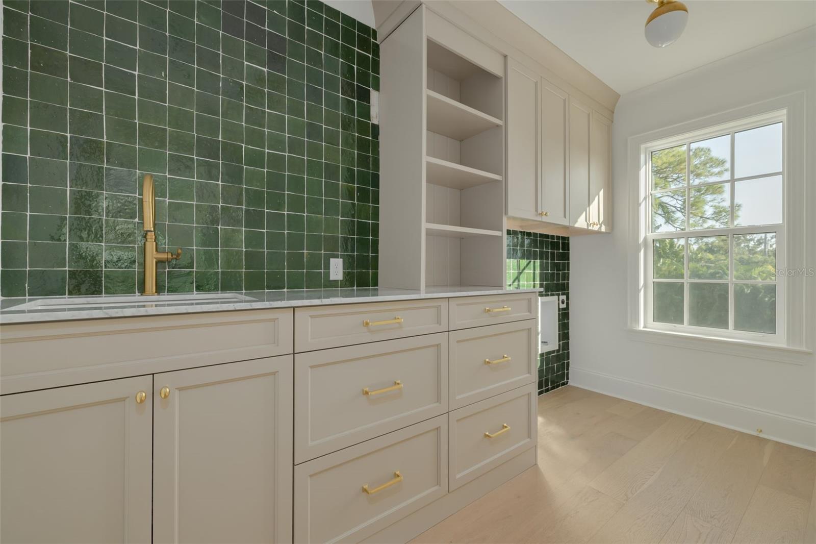 Listing photo id 37 for 705 17th Avenue Ne