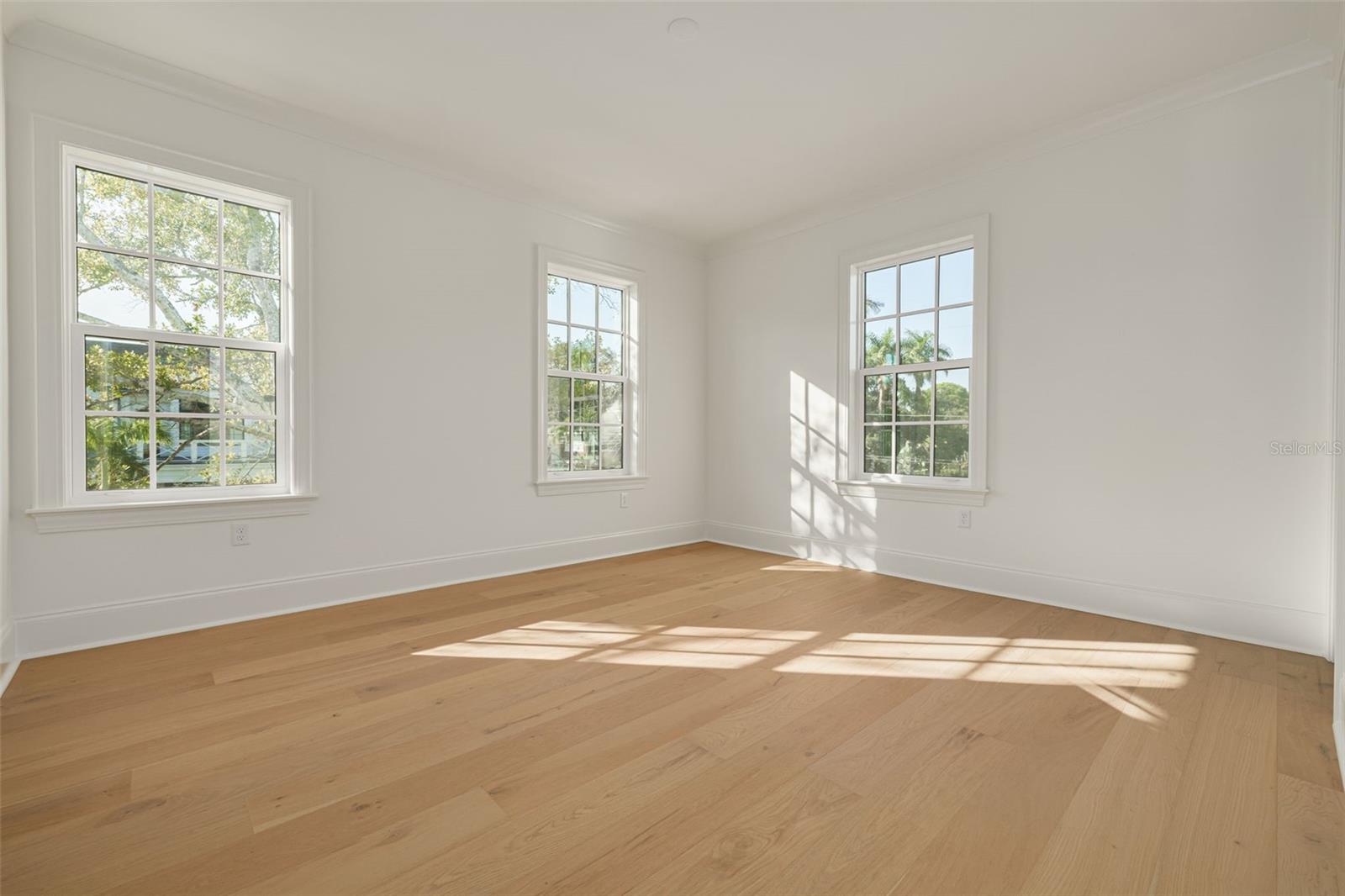 Listing photo id 38 for 705 17th Avenue Ne