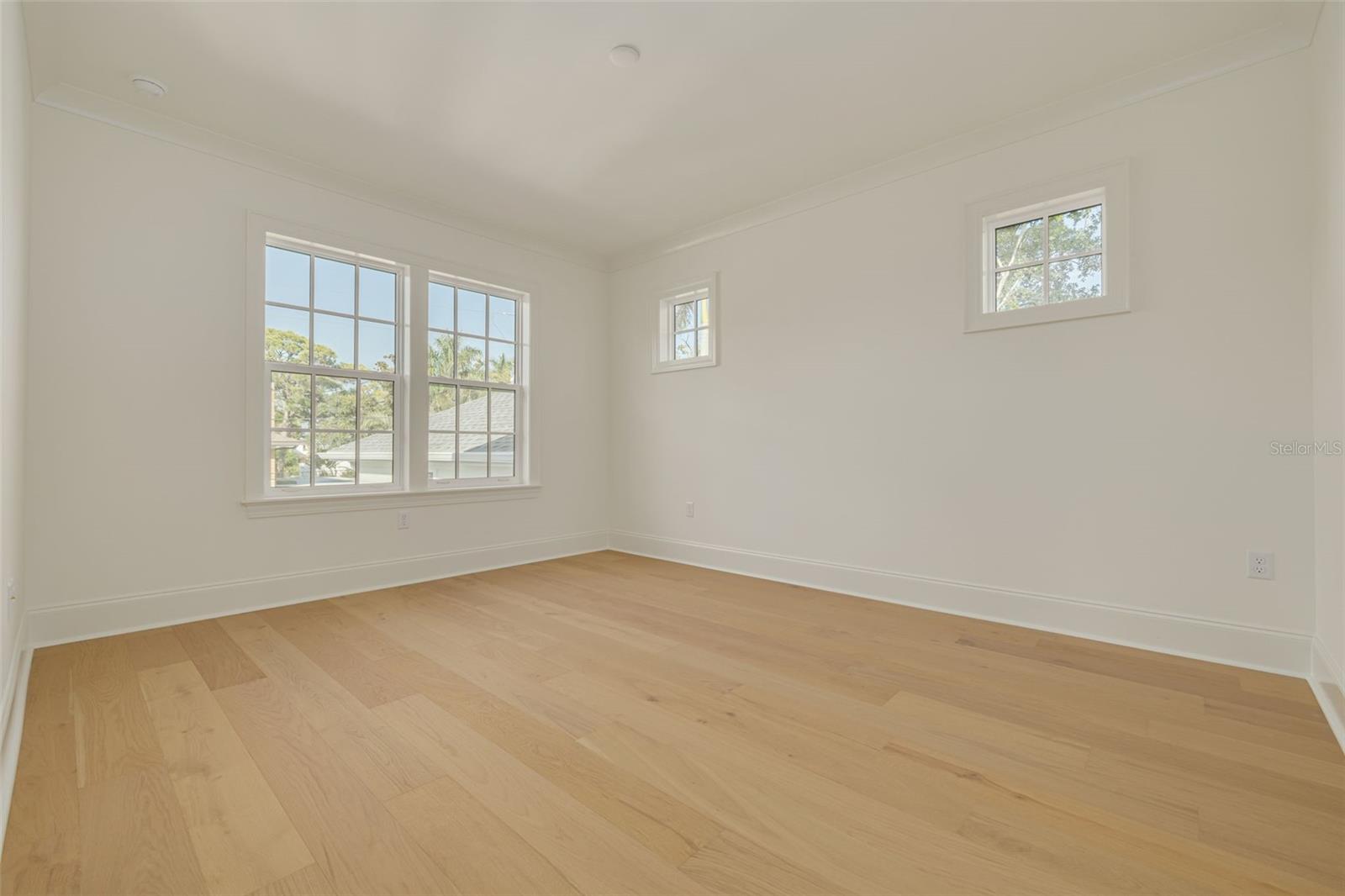 Listing photo id 41 for 705 17th Avenue Ne