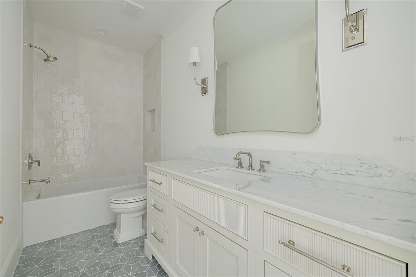 Listing photo id 43 for 705 17th Avenue Ne