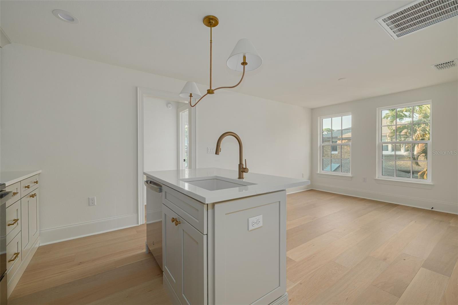 Listing photo id 46 for 705 17th Avenue Ne