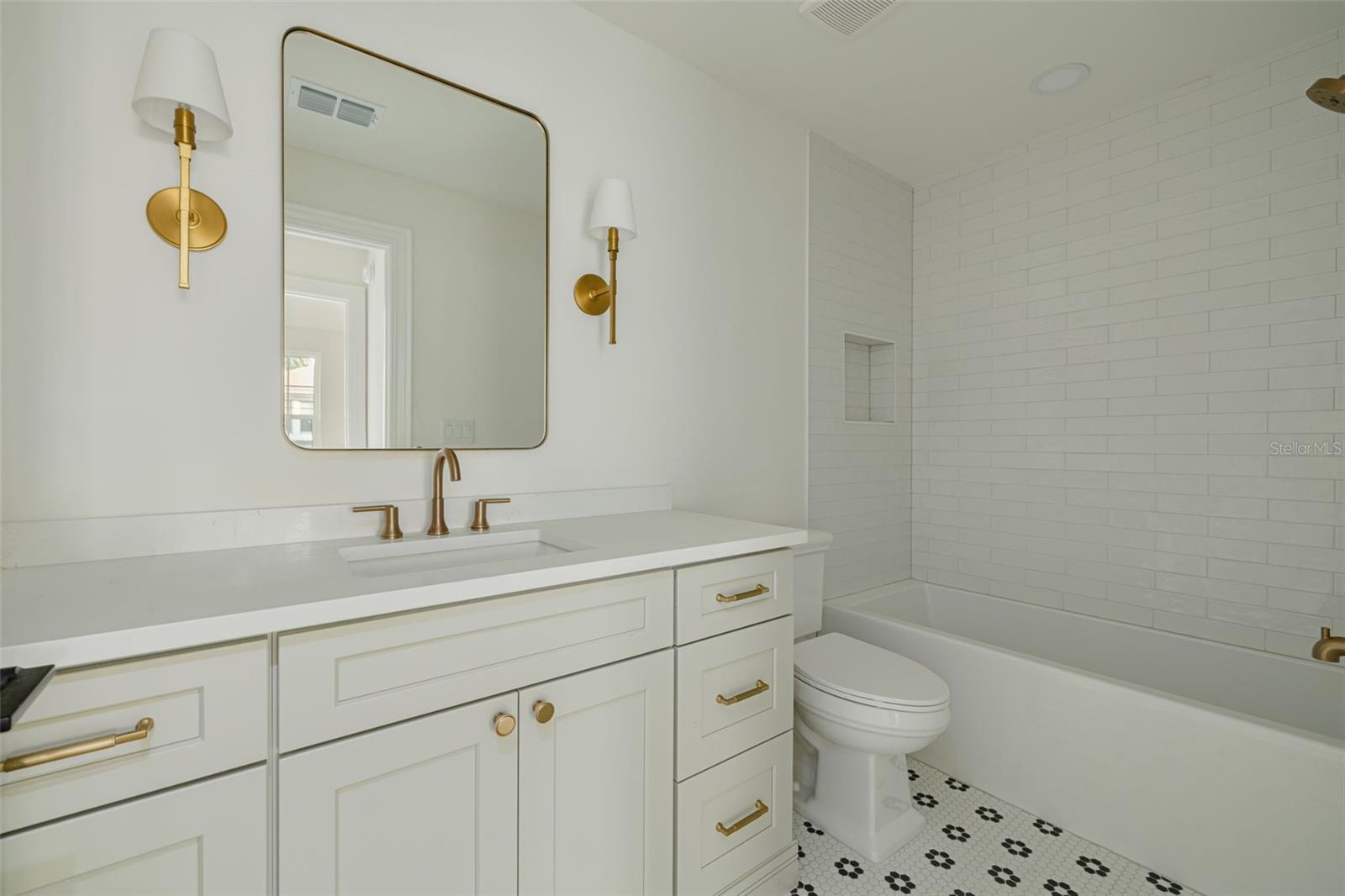 Listing photo id 50 for 705 17th Avenue Ne