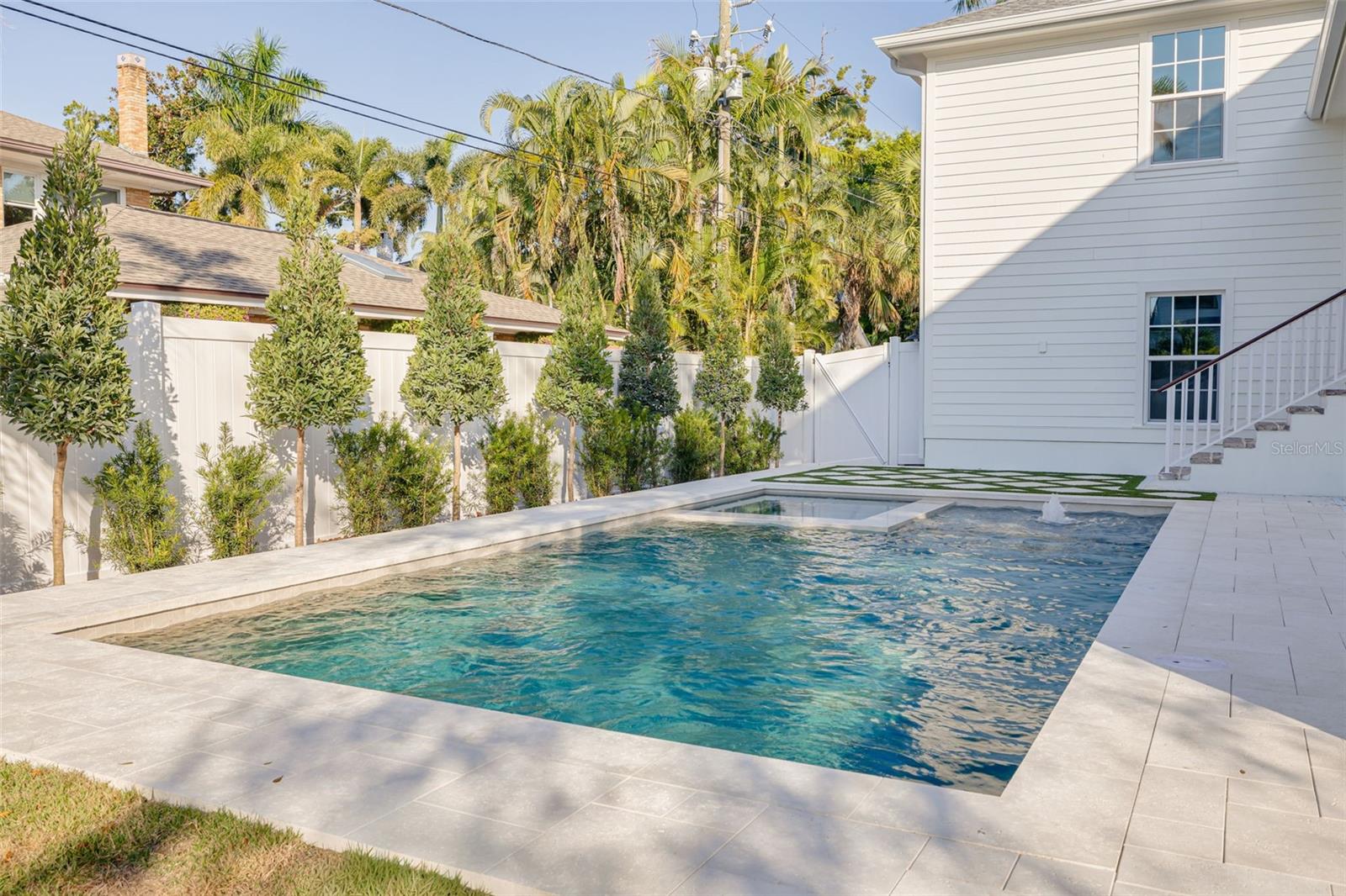 Listing photo id 61 for 705 17th Avenue Ne