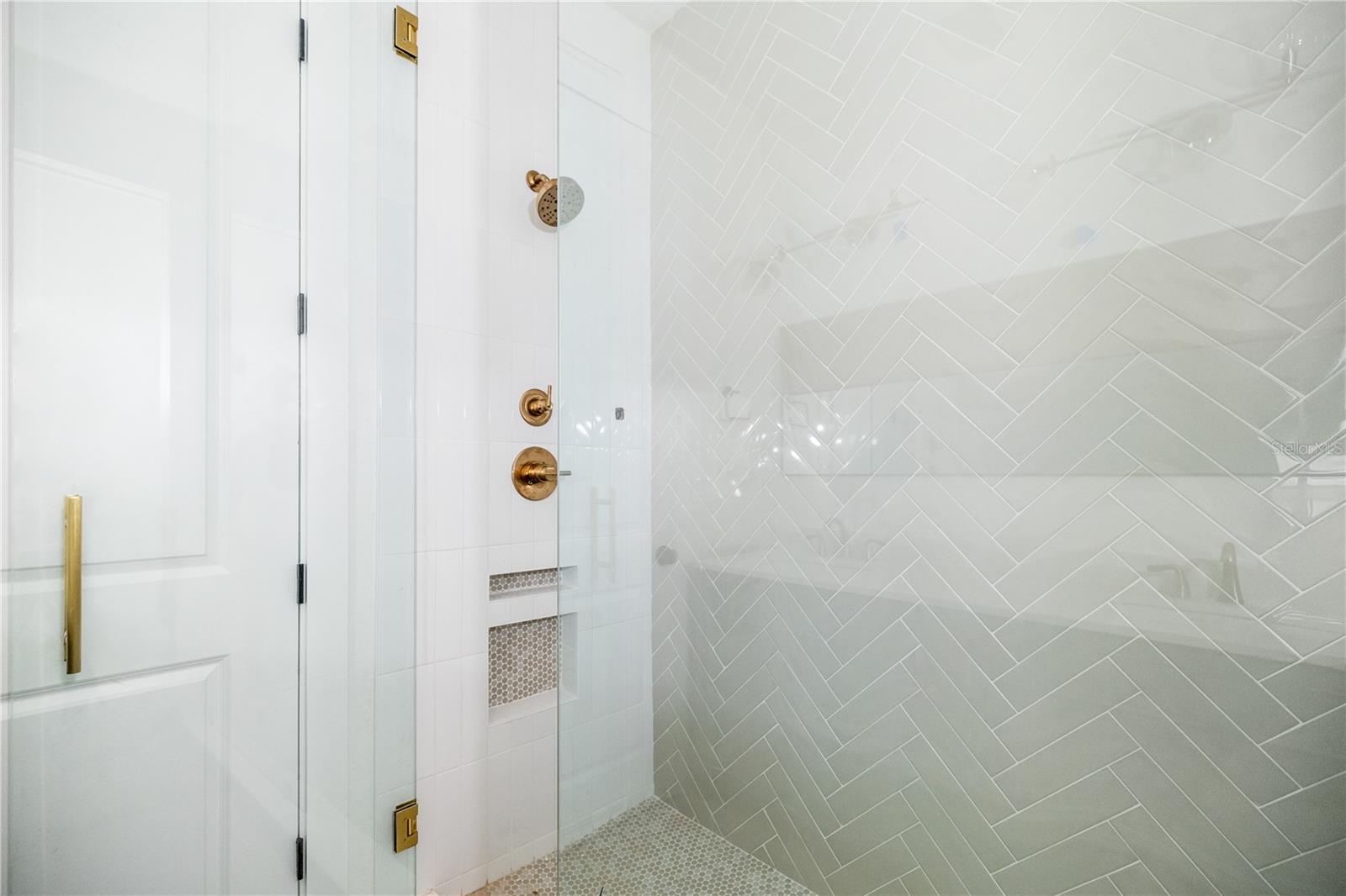 Listing photo id 11 for 1515 Knollwood Street