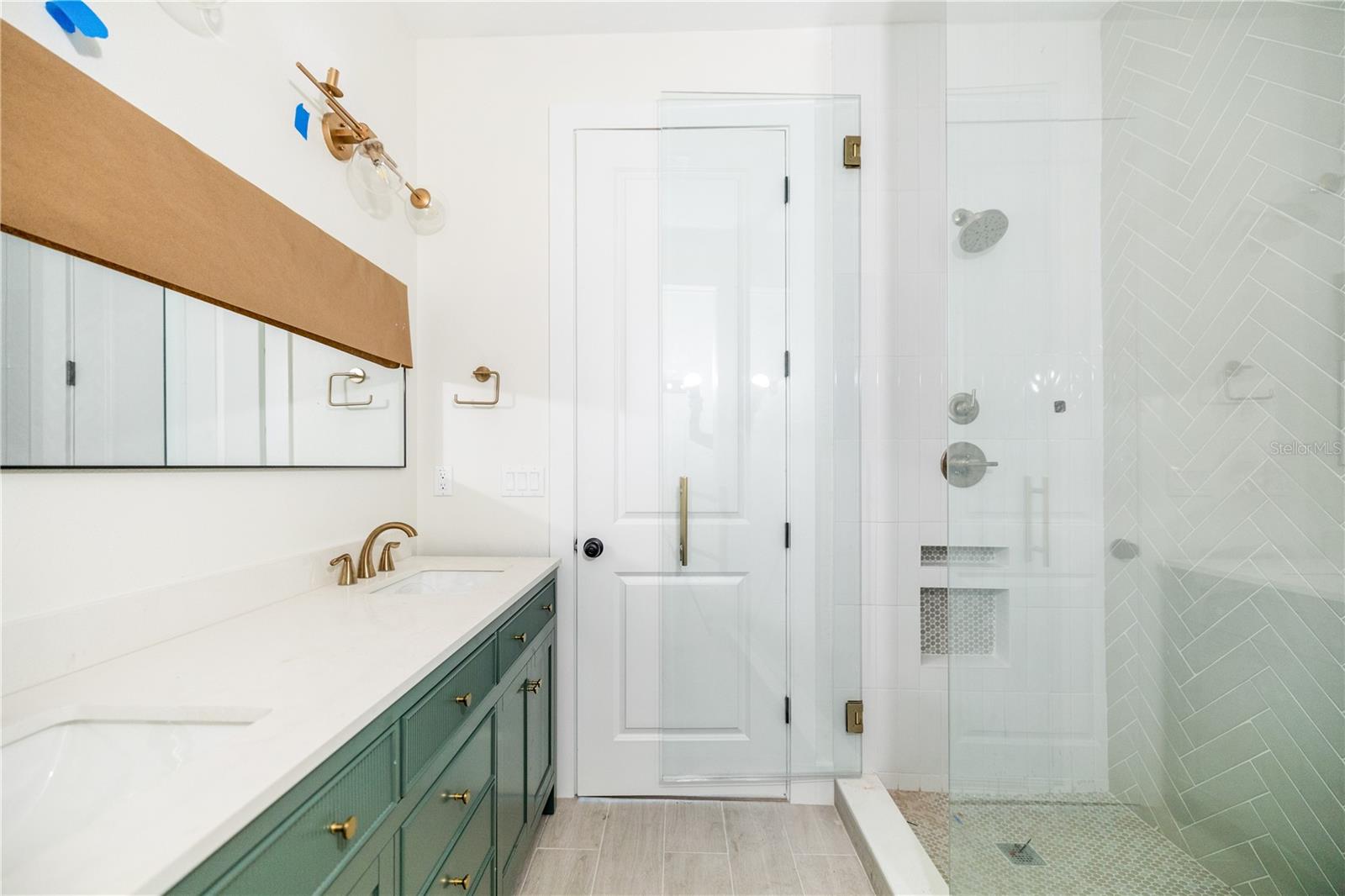 Listing photo id 12 for 1515 Knollwood Street