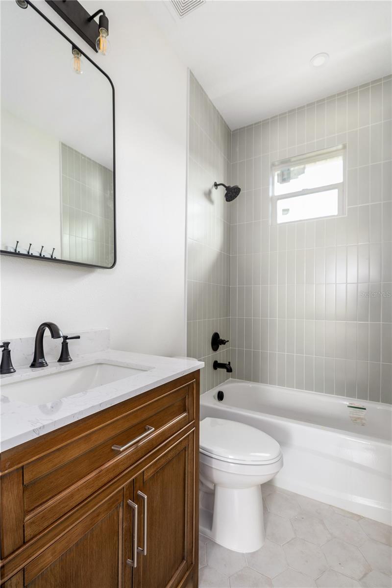 Listing photo id 17 for 1515 Knollwood Street