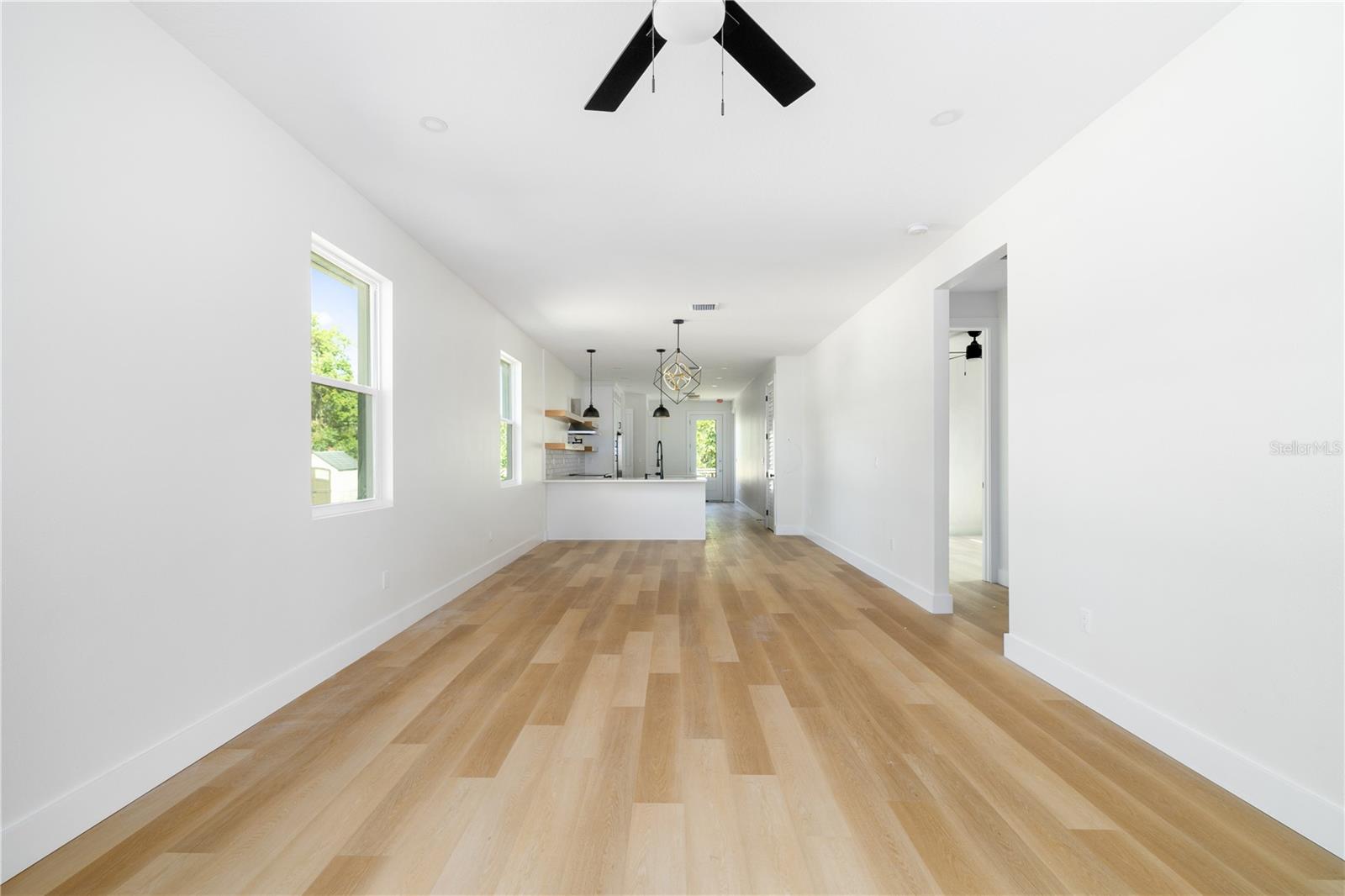 Listing photo id 0 for 1515 Knollwood Street