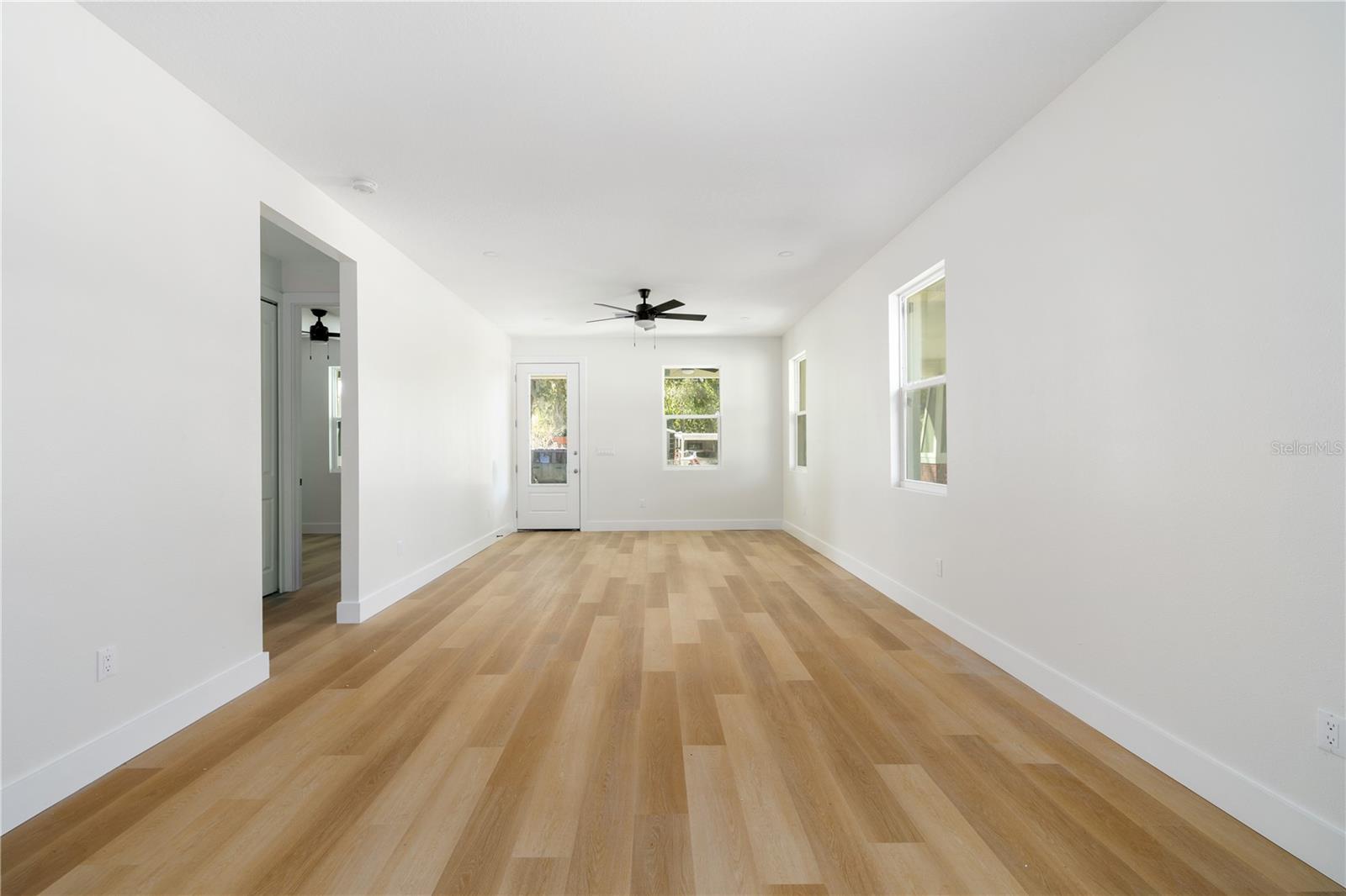 Listing photo id 2 for 1515 Knollwood Street