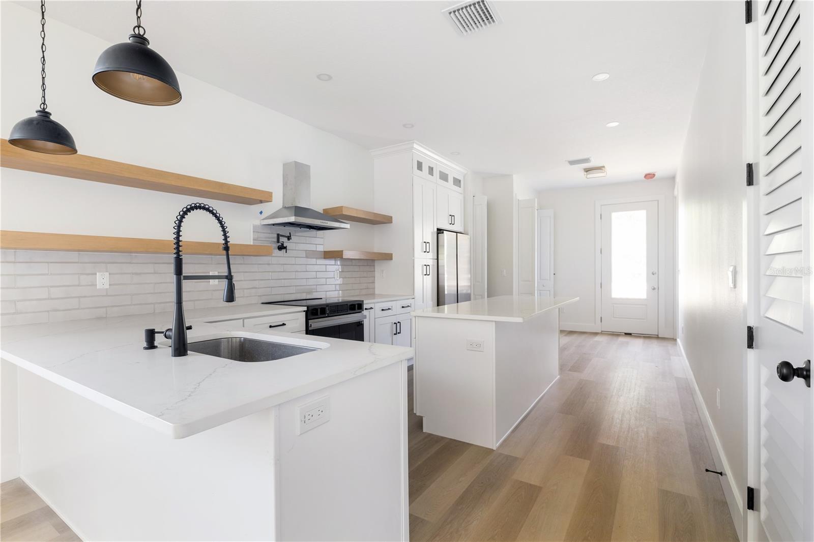 Listing photo id 3 for 1515 Knollwood Street