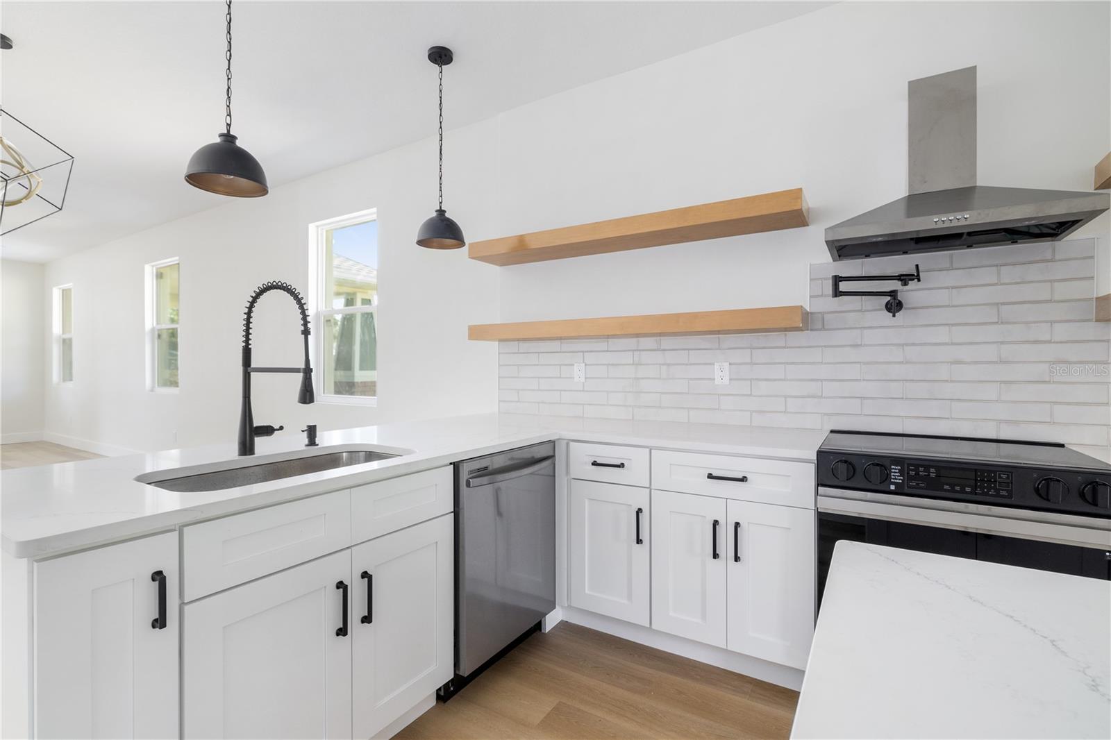 Listing photo id 4 for 1515 Knollwood Street