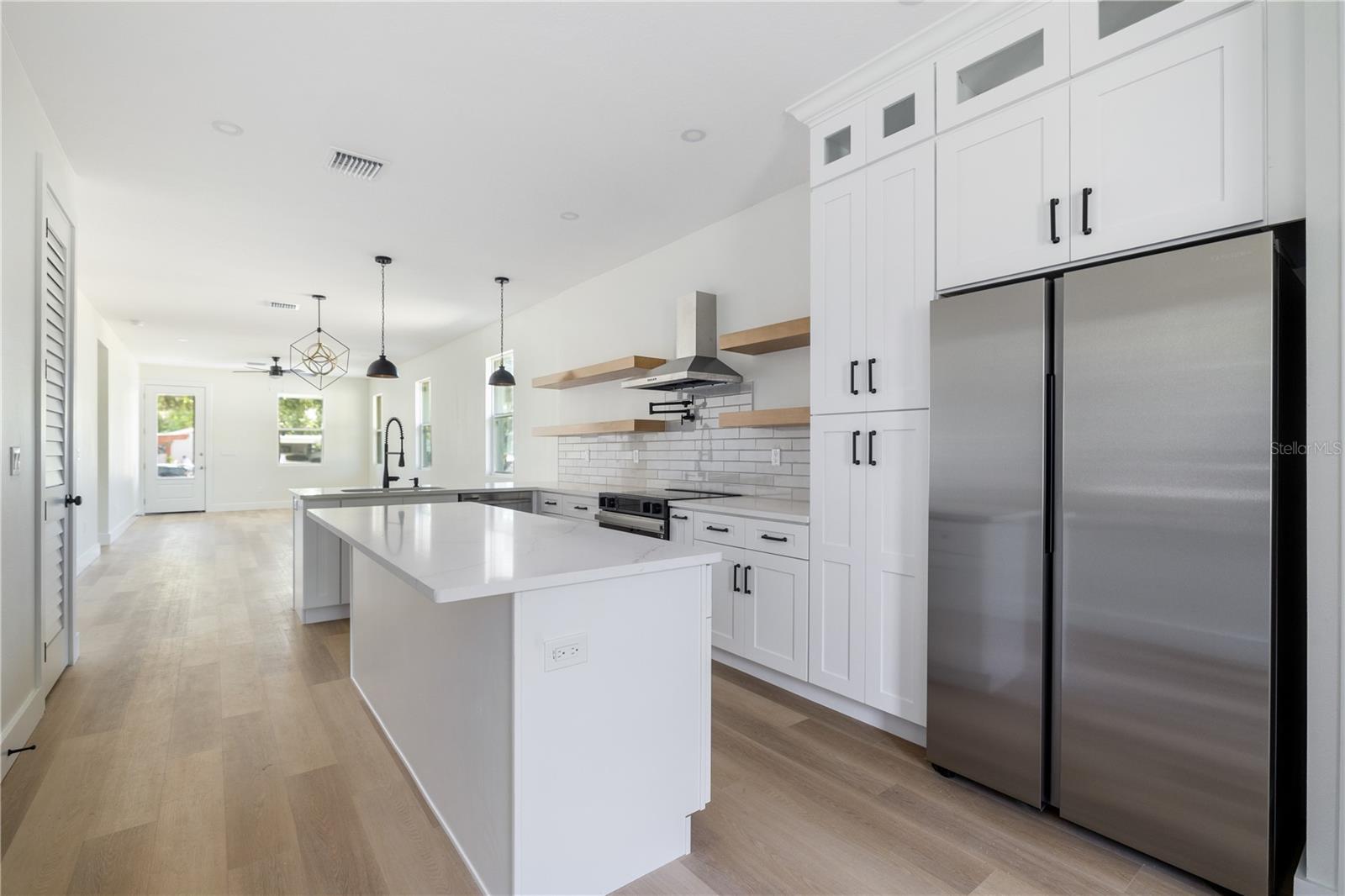 Listing photo id 6 for 1515 Knollwood Street