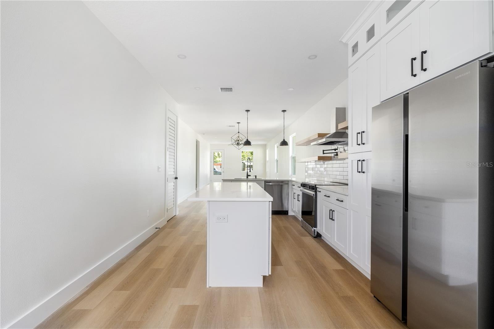 Listing photo id 7 for 1515 Knollwood Street