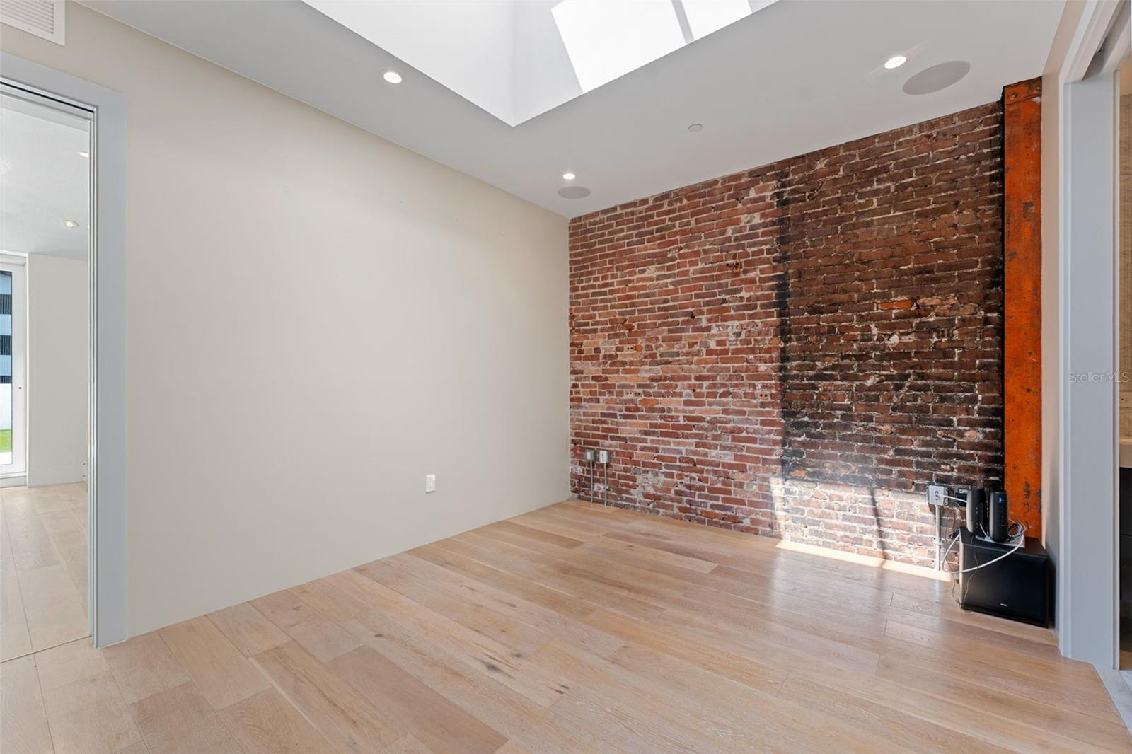 Image 14 of 42 For 465 Central Avenue 301