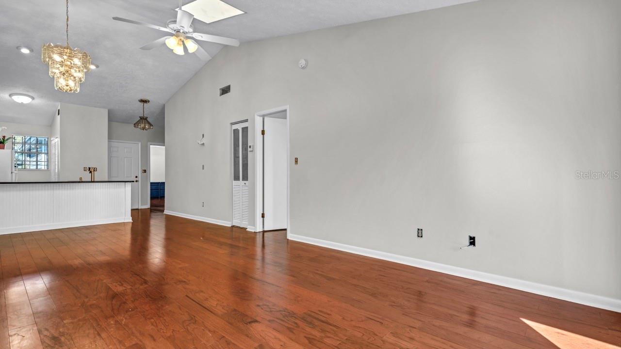 Image 11 of 33 For 1746 Castle Rock Road