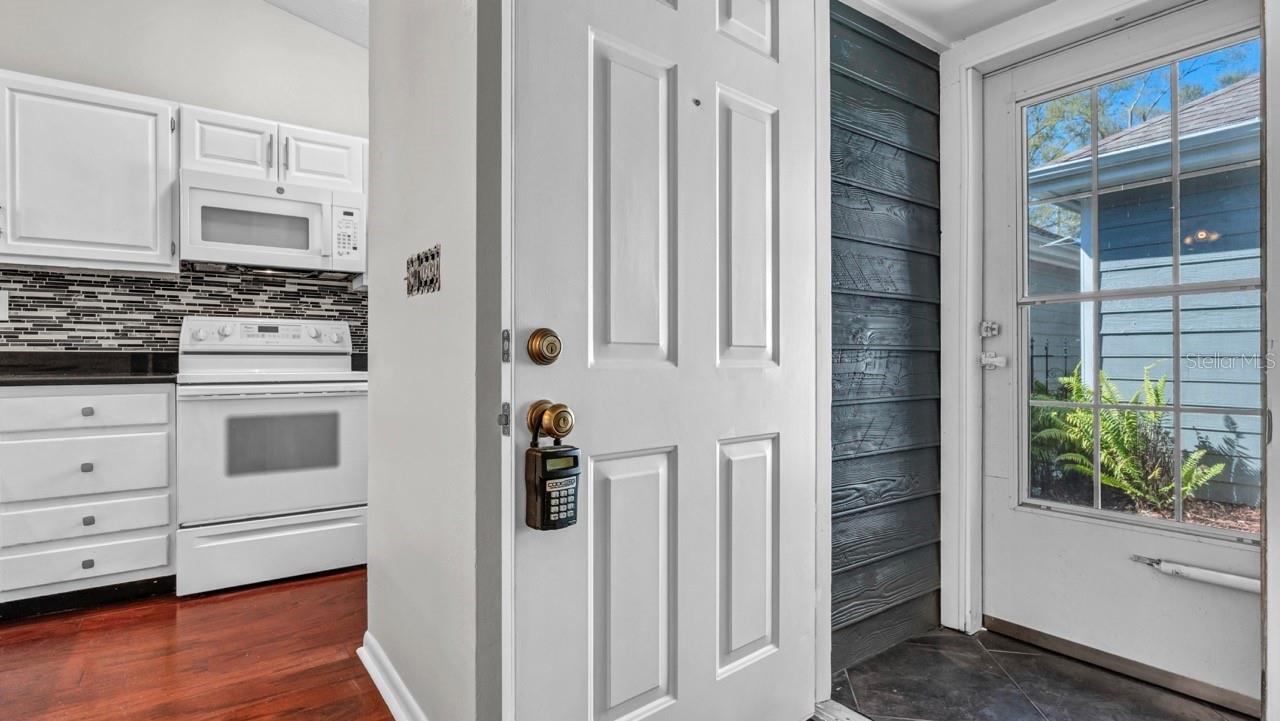 Image 3 of 33 For 1746 Castle Rock Road