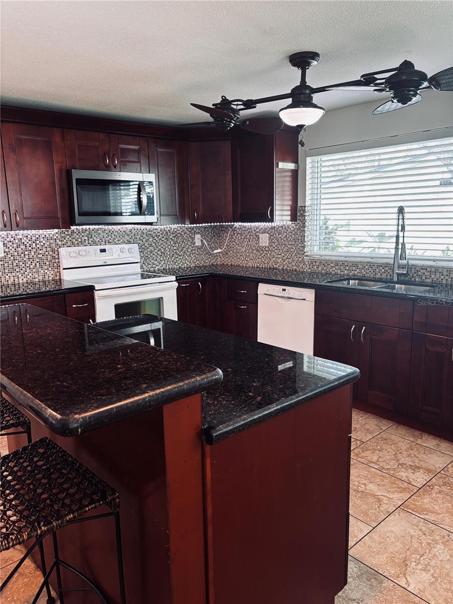 Image 6 of 27 For 2151 Fulton Way