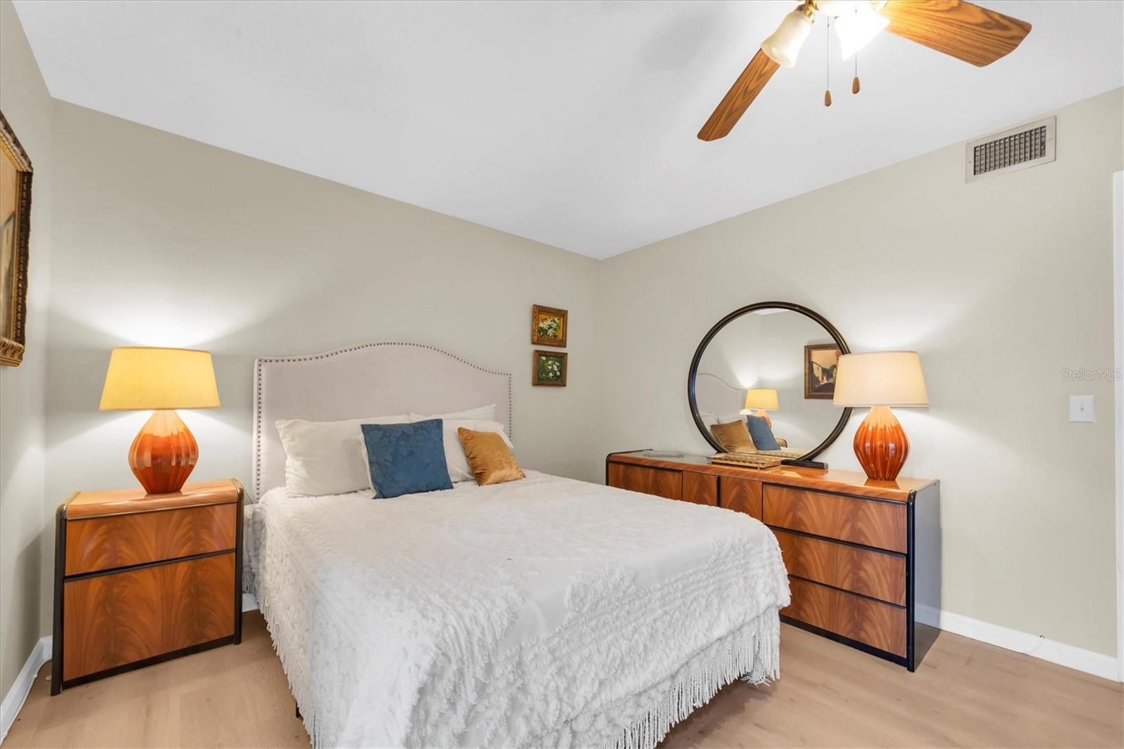 Image 15 of 26 For 2042 Australia Way W 78