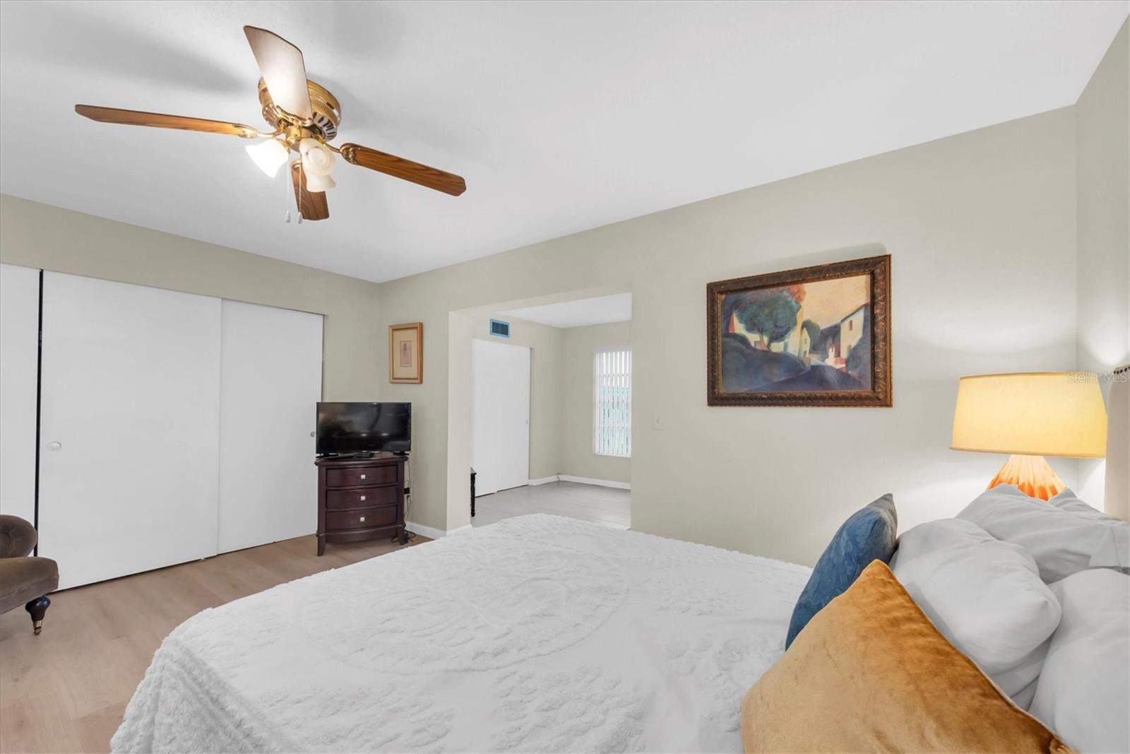 Image 16 of 26 For 2042 Australia Way W 78