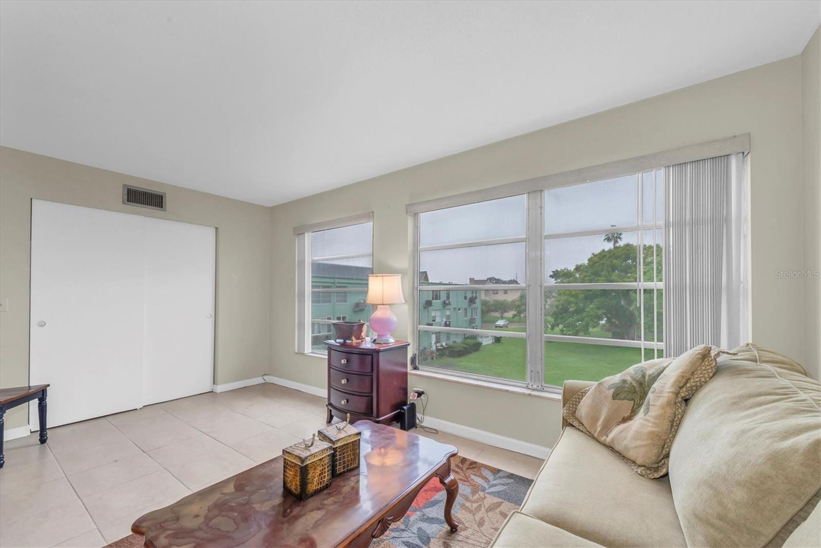 Image 6 of 26 For 2042 Australia Way W 78