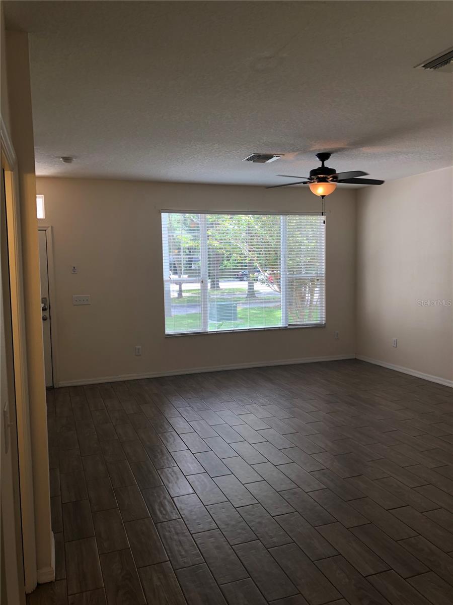 Image 2 of 15 For 2212 Golden Oak Lane 2212