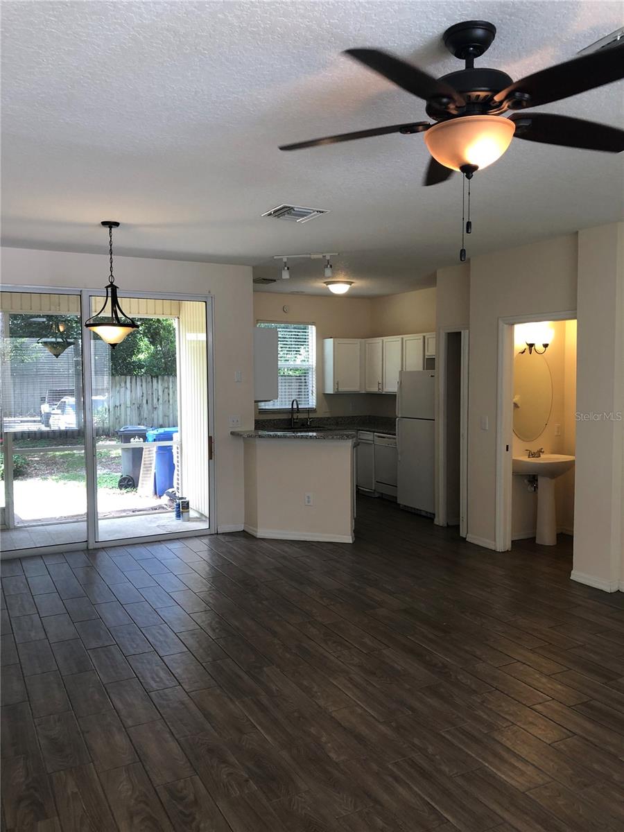 Image 3 of 15 For 2212 Golden Oak Lane 2212