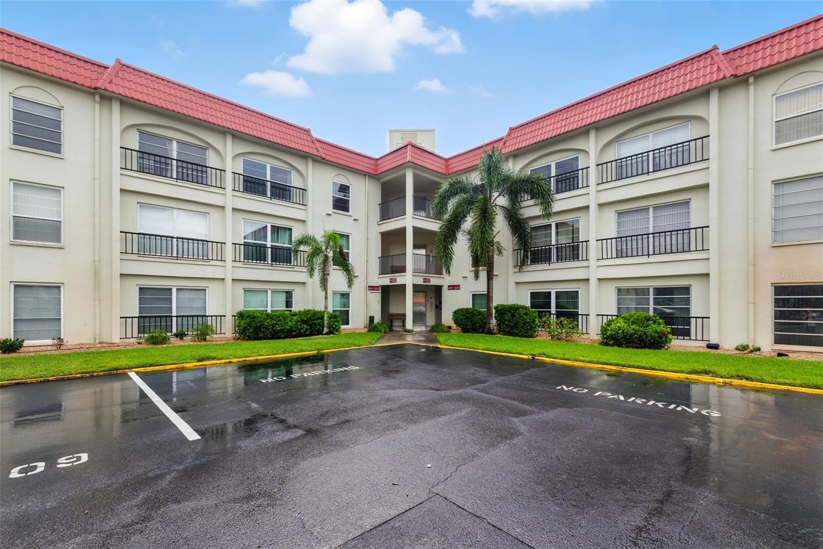 Image 2 of 40 For 2700 Bayshore Boulevard 4102