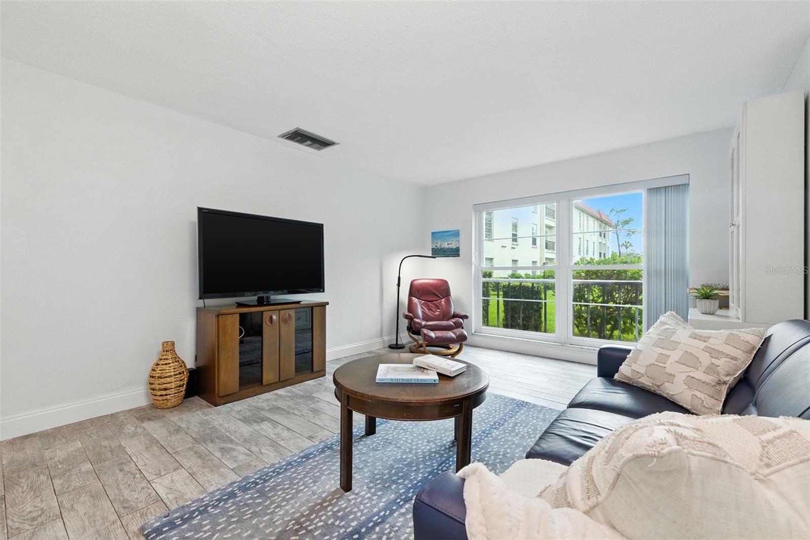Image 6 of 40 For 2700 Bayshore Boulevard 4102