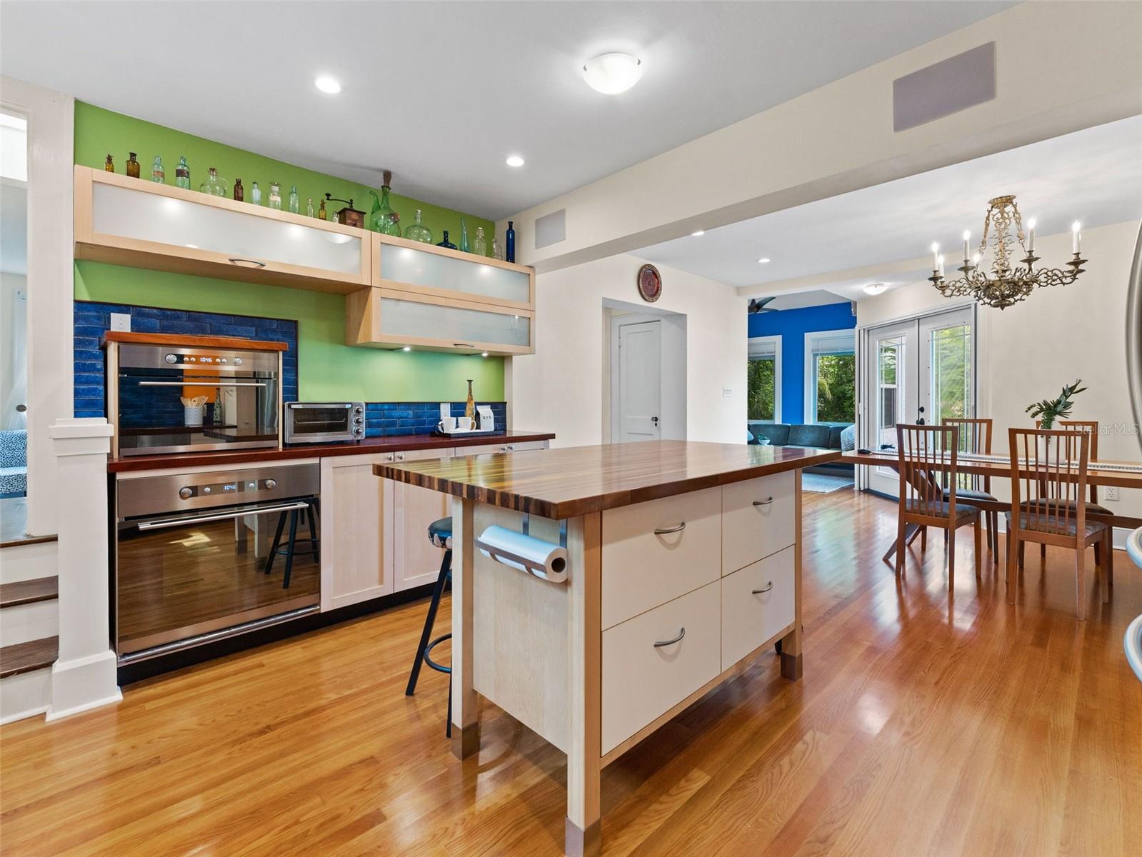 Image 10 of 41 For 2559 36th Avenue N