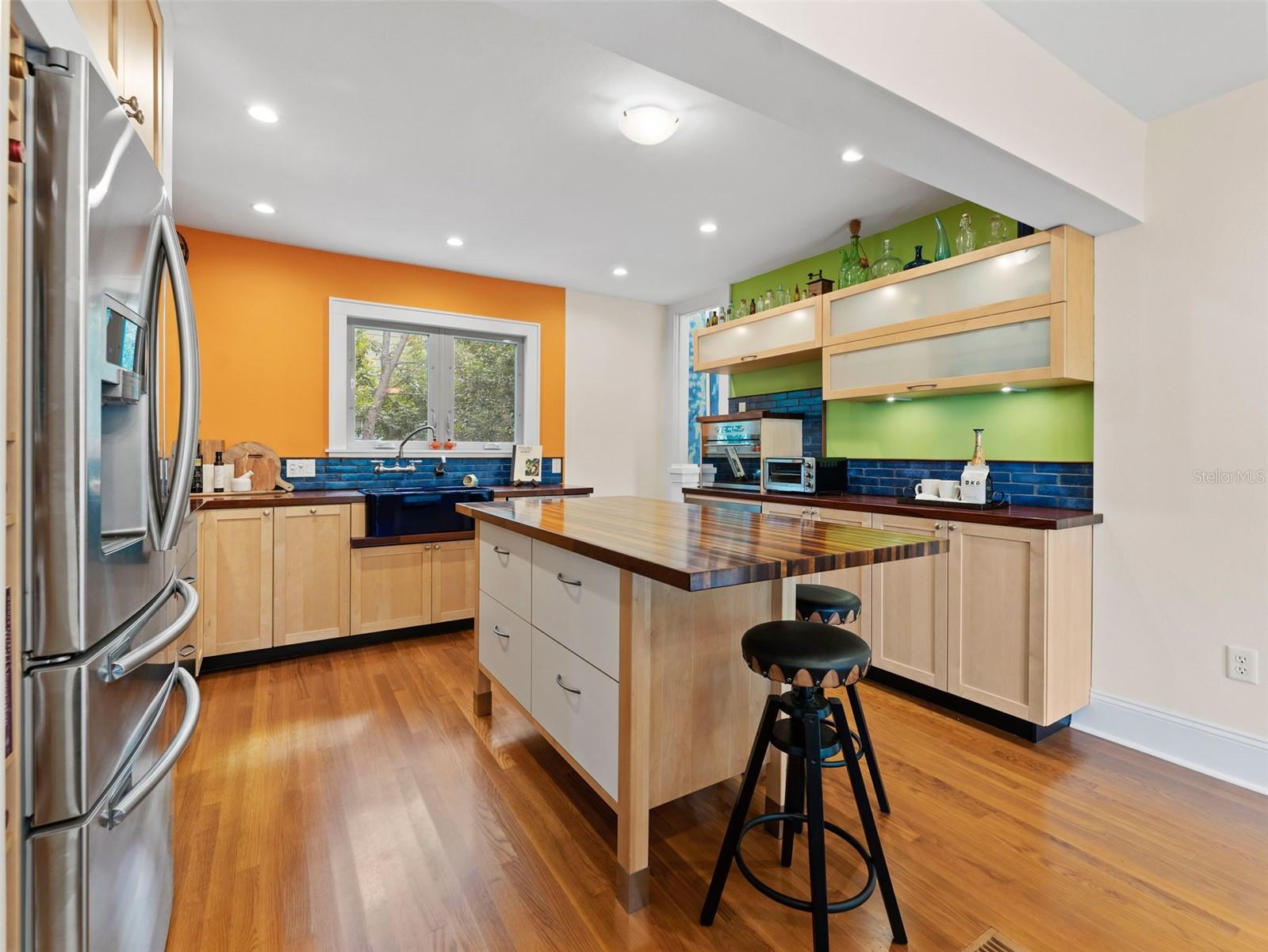 Image 11 of 41 For 2559 36th Avenue N