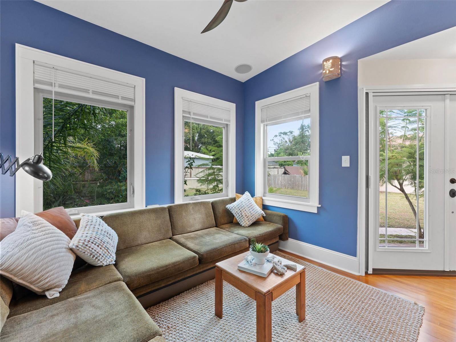 Image 16 of 41 For 2559 36th Avenue N