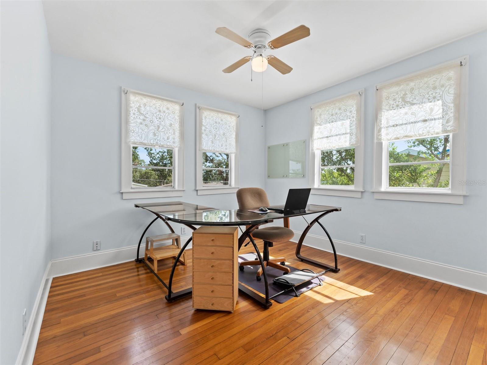 Image 23 of 41 For 2559 36th Avenue N