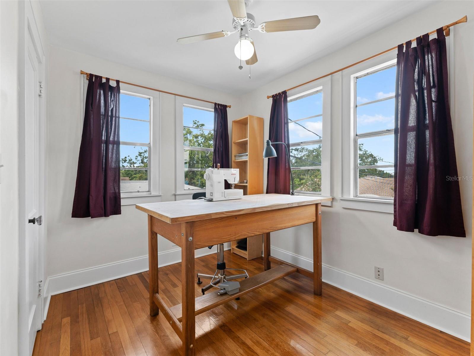 Image 25 of 41 For 2559 36th Avenue N