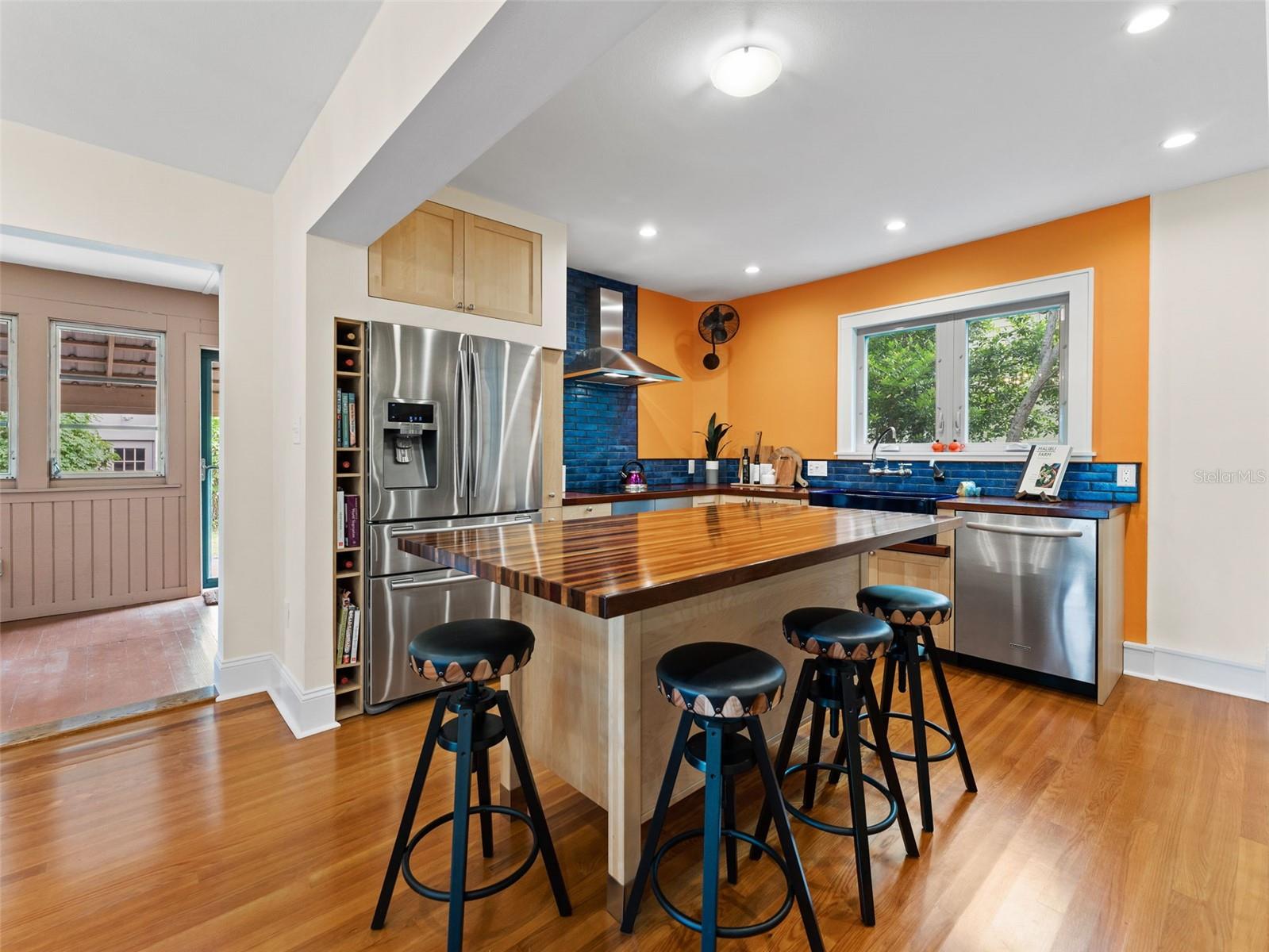 Image 8 of 41 For 2559 36th Avenue N