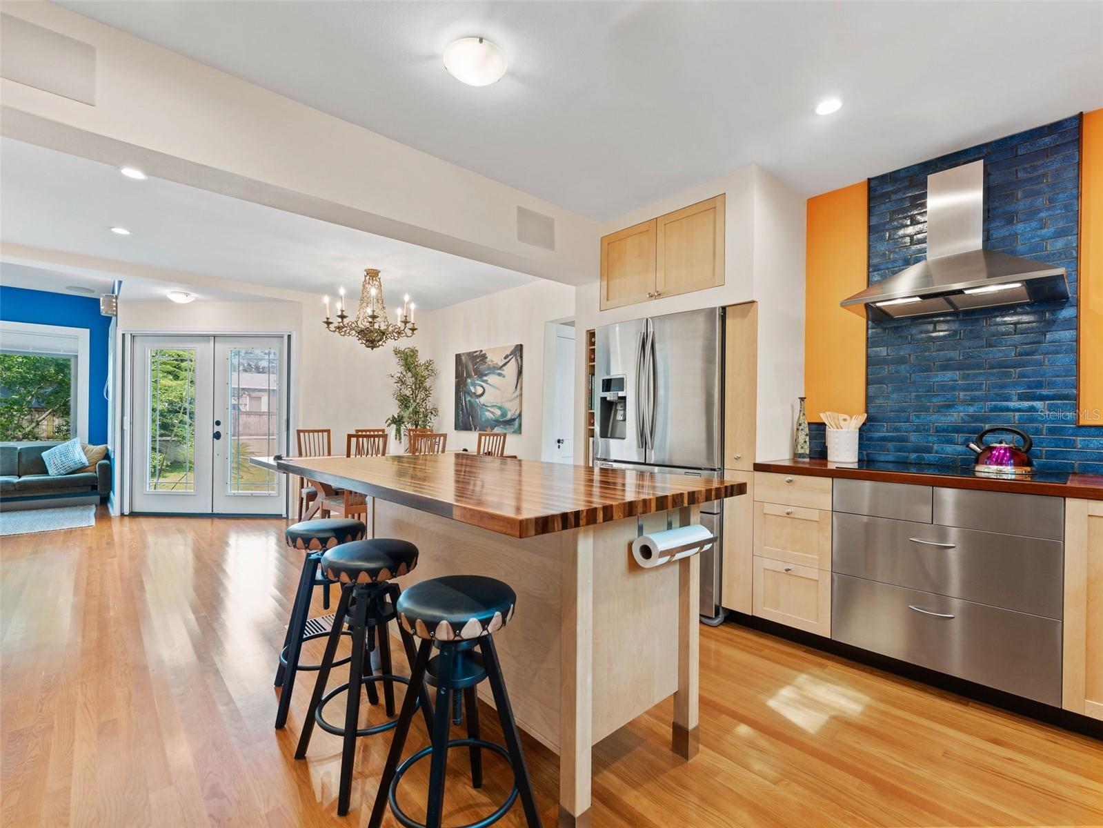 Image 9 of 41 For 2559 36th Avenue N